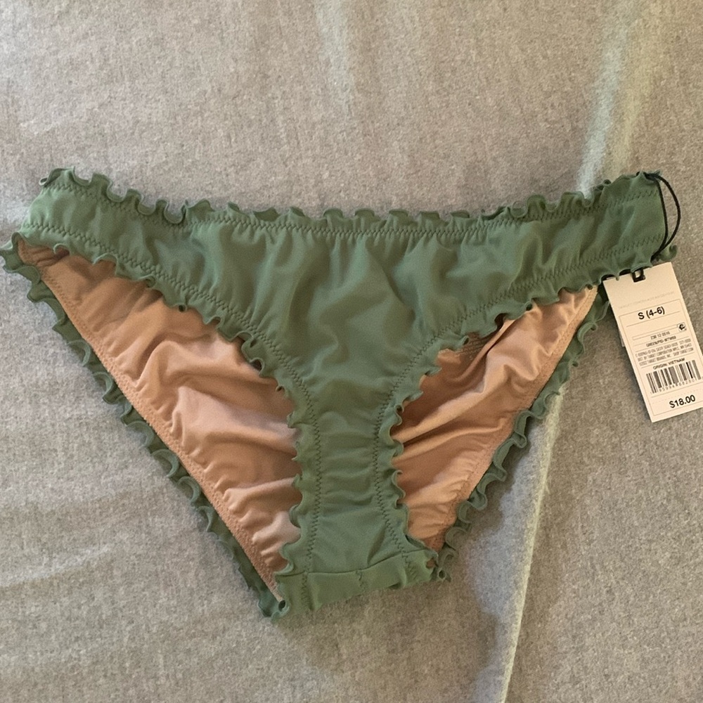 Ruffle bikini bottom